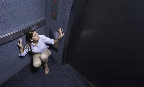 Homem de merda no elevador